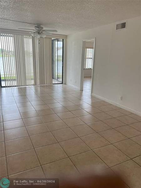 206 NW Lake Pointe Dr  #104, Oakland Park, FL 33309