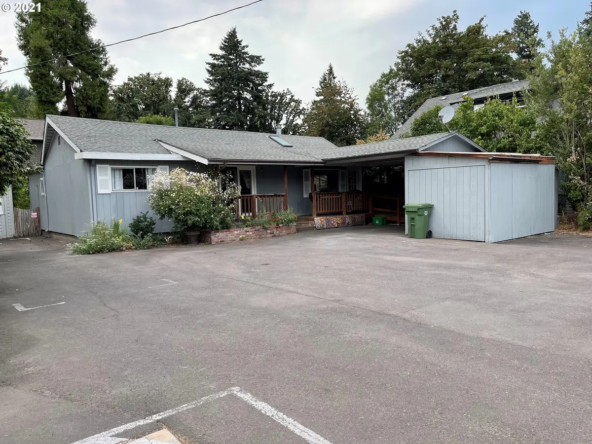 657 N 9TH ST, Cottage Grove, OR 97424