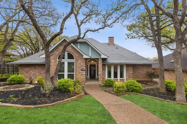 2103 Emerald Lake Drive,  Arlington,  TX 76013