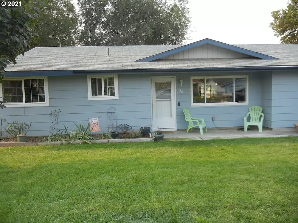 Hermiston, OR 97838,920 E Gladys AVE