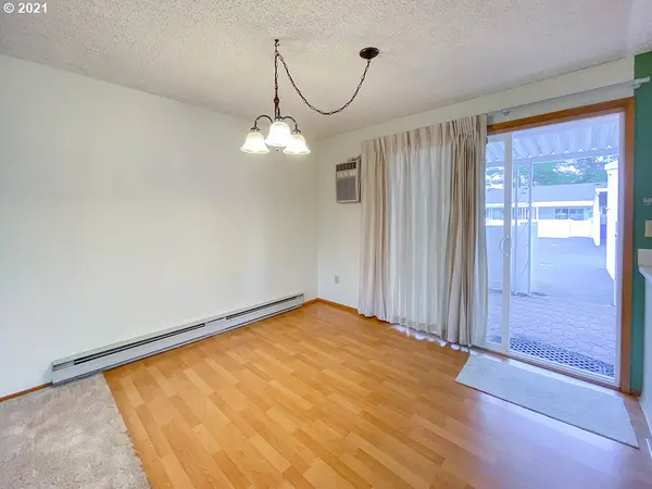 868 NE FLEMING AVE, Gresham, OR 97030