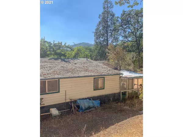 Riddle, OR 97469,3383 CANYONVILLE-RIDDLE RD