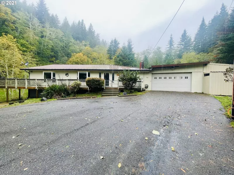 600 FERN LN, Lakeside, OR 97449