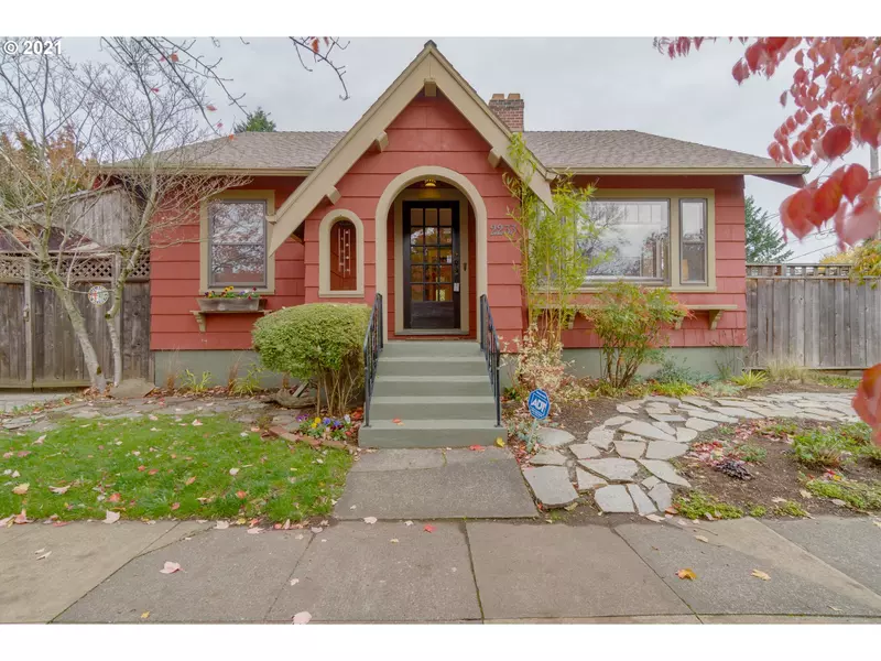 2233 NE SKIDMORE ST, Portland, OR 97211