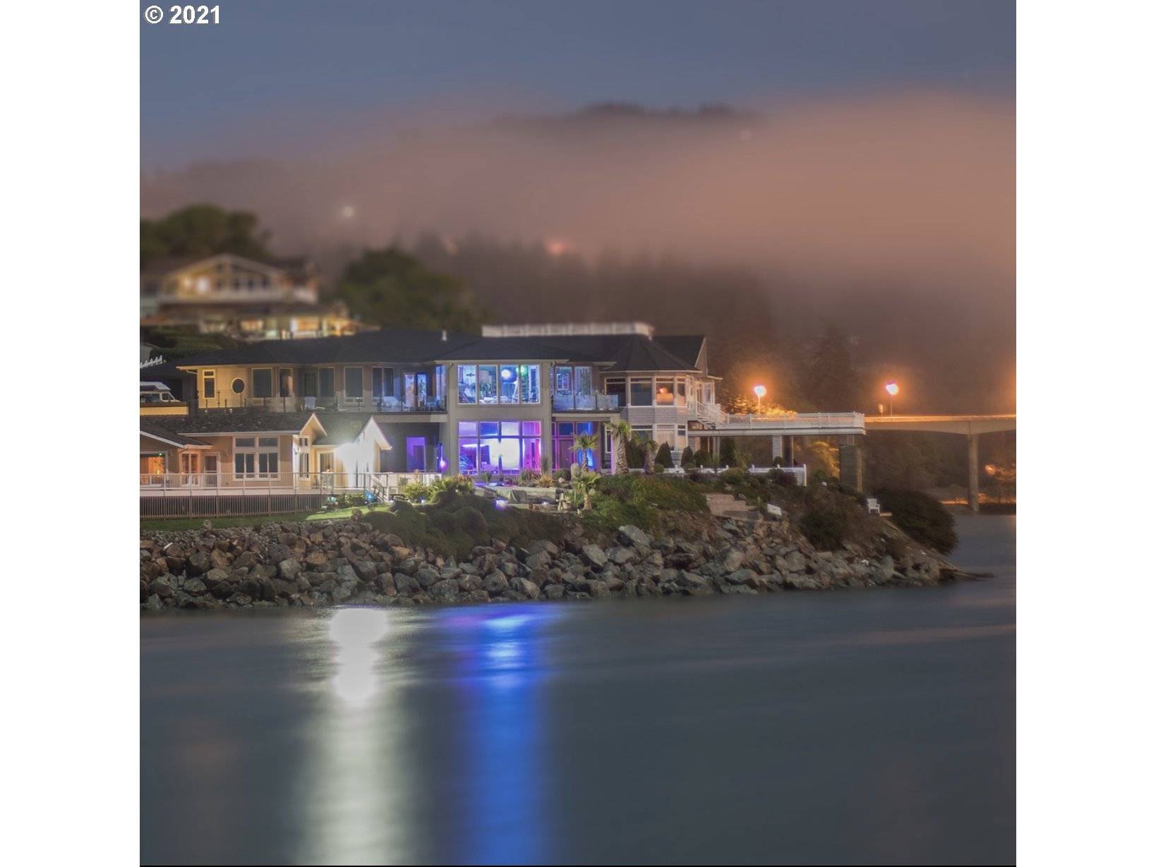 108 SEACLIFF TR, Brookings, OR 97415