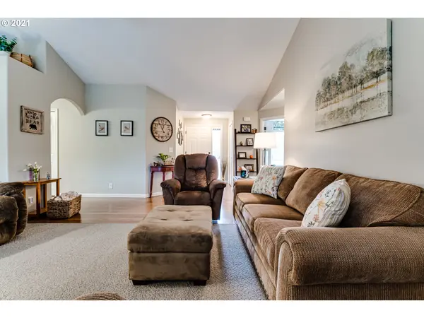 2418 BOWTIE AVE, Eugene, OR 97404