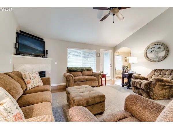 2418 BOWTIE AVE, Eugene, OR 97404