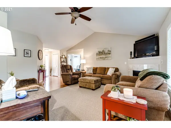 2418 BOWTIE AVE, Eugene, OR 97404