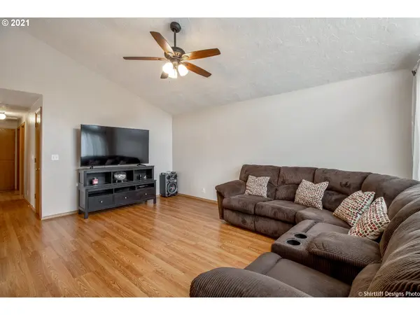 1454 BERNTZEN RD, Eugene, OR 97402