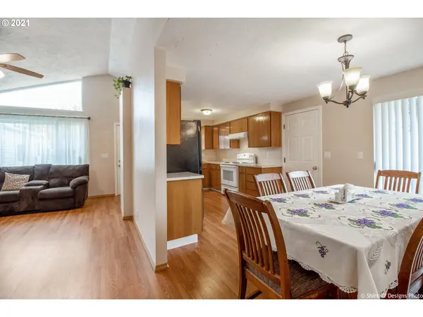 1454 BERNTZEN RD, Eugene, OR 97402