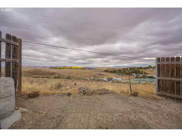 Pendleton, OR 97801,1320 SW 11TH CT