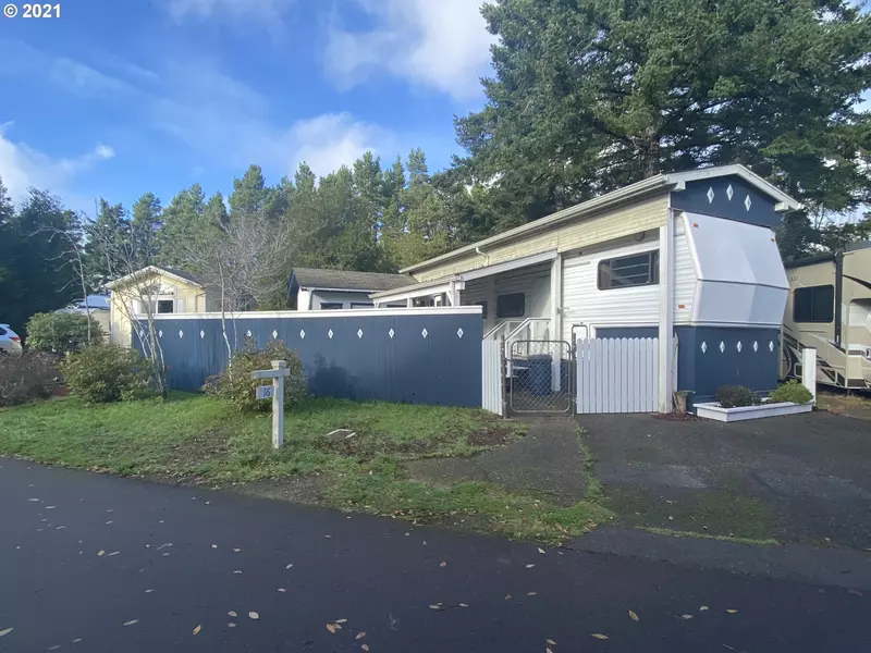 16 VILLAGE ST, Florence, OR 97439