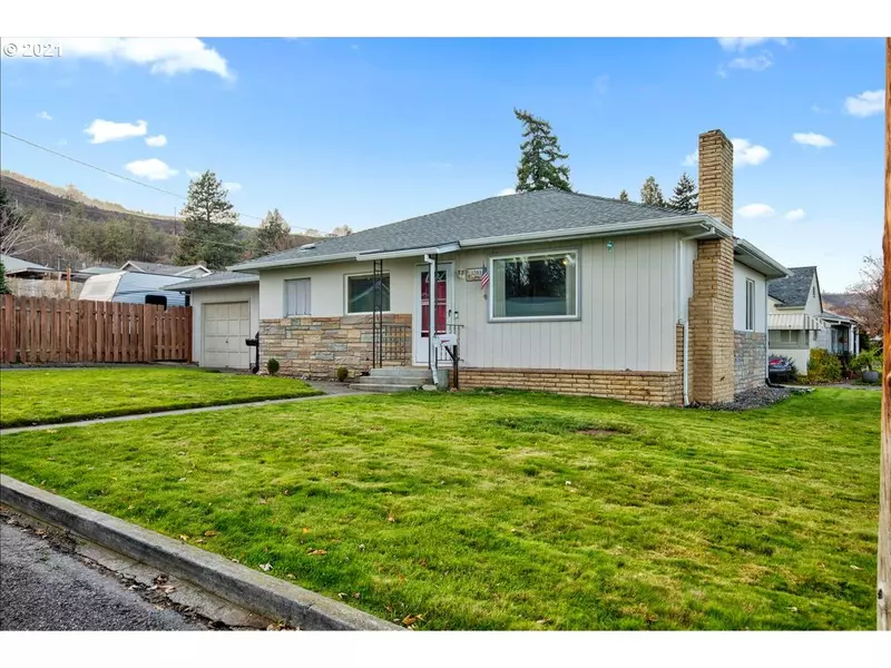 1203 BLAKELEY WAY, The Dalles, OR 97058