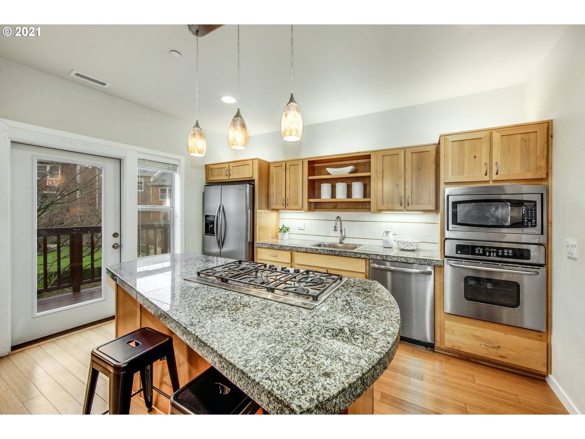 Portland, OR 97239,4214 S CORBETT AVE #8