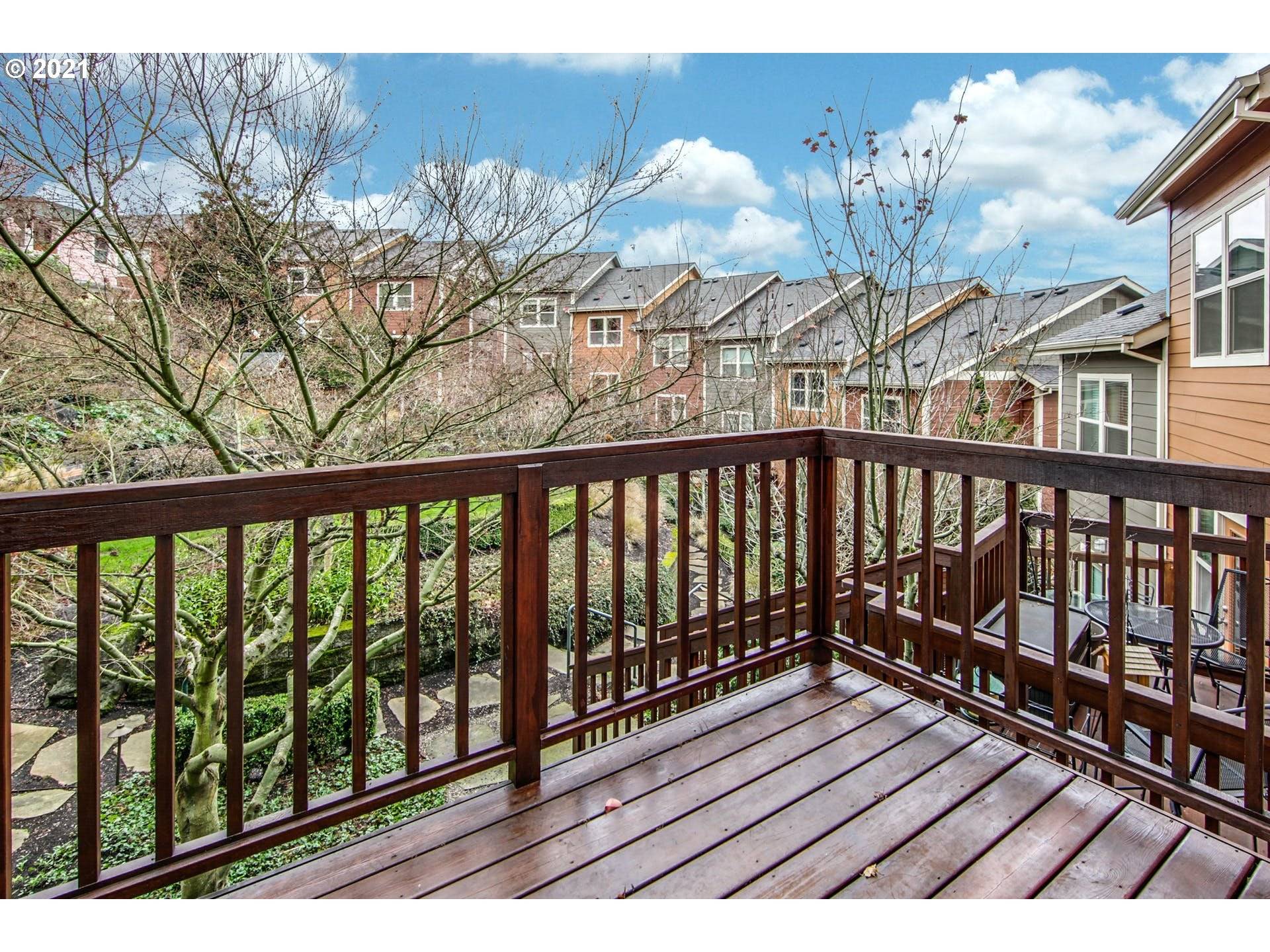 Portland, OR 97239,4214 S CORBETT AVE #8