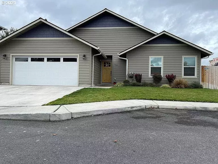 Grants Pass, OR 97527,108 LITTLE MEADOW LN