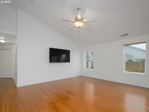 2725 ROANOKE ST, Woodburn, OR 97071