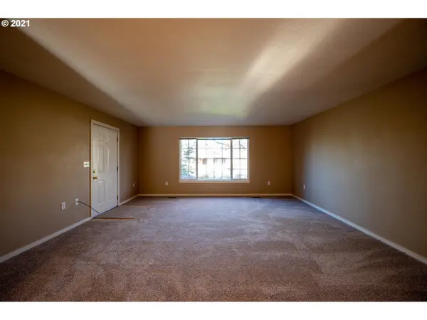 1273 DEBRICK RD, Eugene, OR 97401