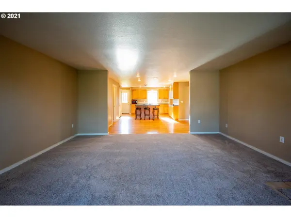 1273 DEBRICK RD, Eugene, OR 97401