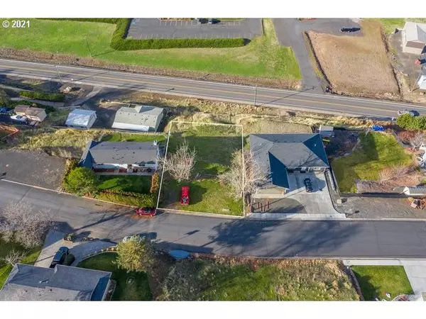 Pendleton, OR 97801,421 NW 21ST DR