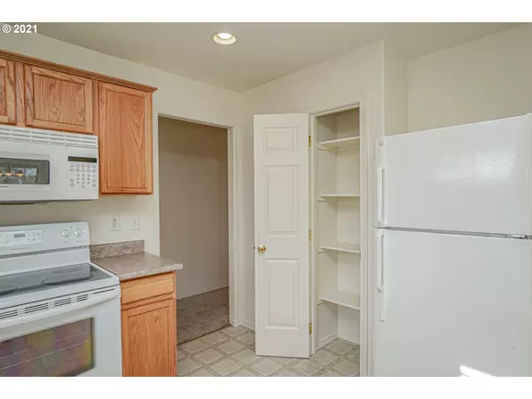 Medford, OR 97501,3015 Merriman RD #12