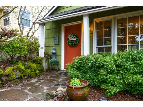 3307 SW SPRING GARDEN ST, Portland, OR 97219