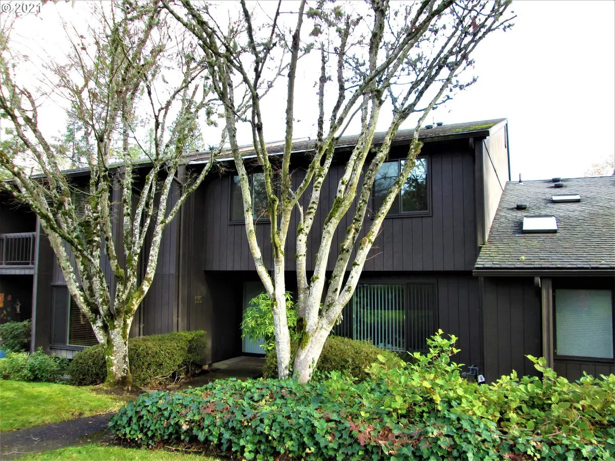 135 WESTBROOK WAY, Eugene, OR 97405