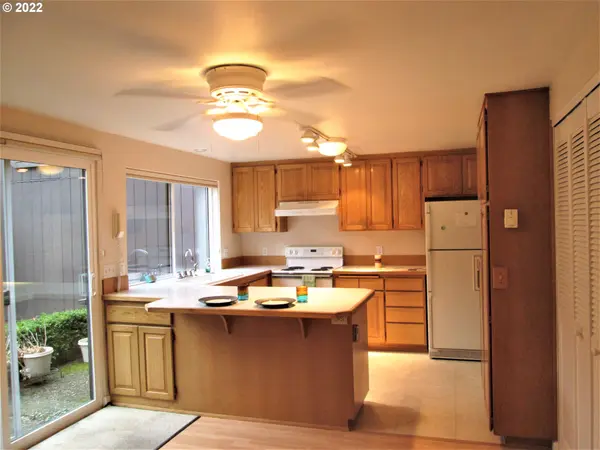 135 WESTBROOK WAY, Eugene, OR 97405