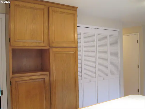 135 WESTBROOK WAY, Eugene, OR 97405