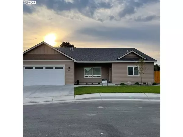 Hermiston, OR 97838,826 SW Coyote DR