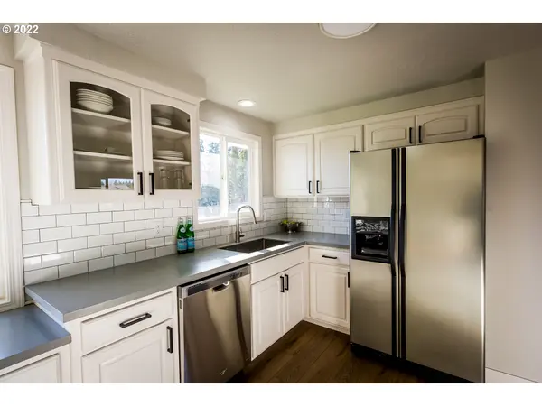 562 WARRINGTON AVE, Eugene, OR 97404