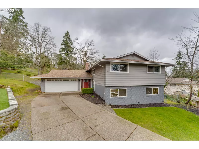 17904 DOGWOOD CT, Gladstone, OR 97027