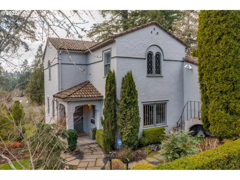 2667 SW GEORGIAN PL, Portland, OR 97201