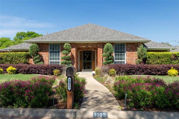 1005 De Pauw Drive, Arlington, TX 76012