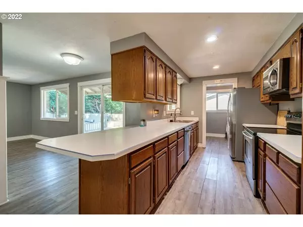 Tualatin, OR 97062,17655 SW CHIPPEWA TRL