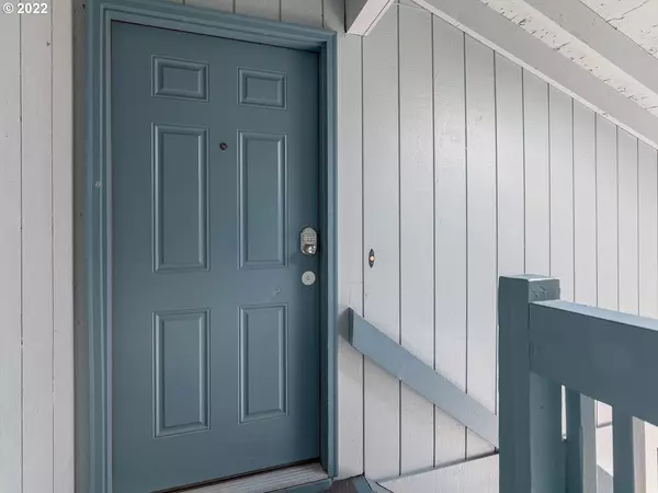 Hillsboro, OR 97123,2330 SE BROOKWOOD AVE #206