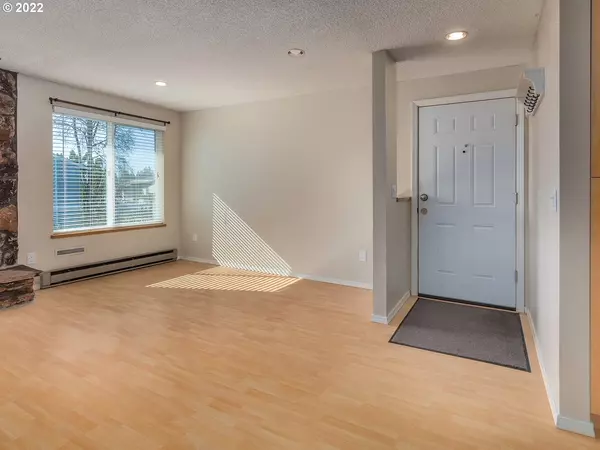 Hillsboro, OR 97123,2330 SE BROOKWOOD AVE #206