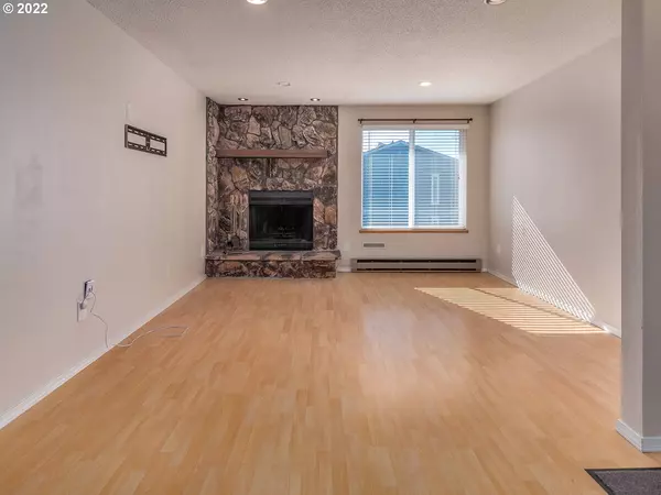 Hillsboro, OR 97123,2330 SE BROOKWOOD AVE #206