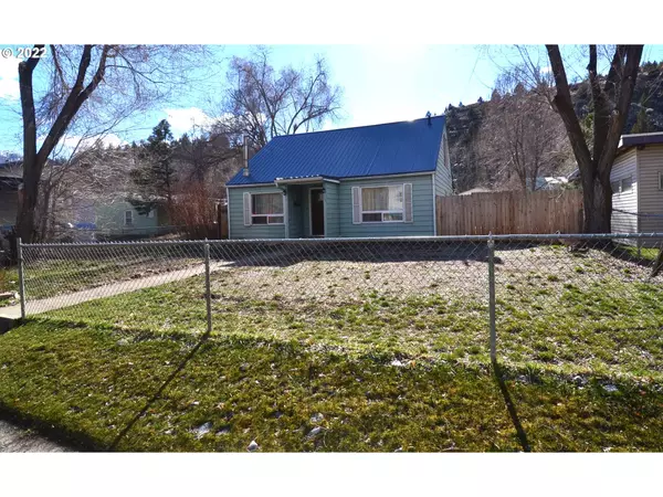 511 S CANYON BLVD, John Day, OR 97845