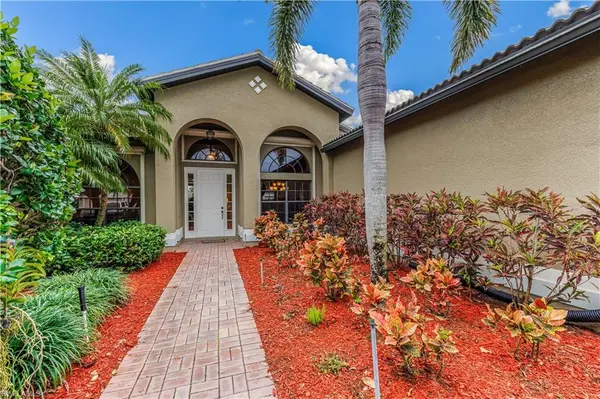 3820 Ruby WAY, Naples, FL 34114