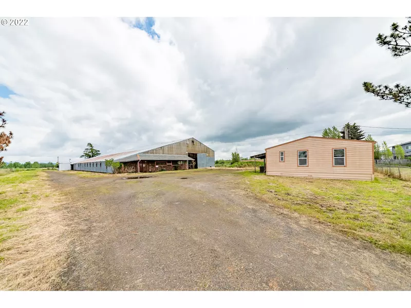 33005 CAMAS SWALE RD, Creswell, OR 97426