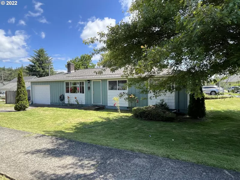 415 E 8TH ST, Coquille, OR 97423