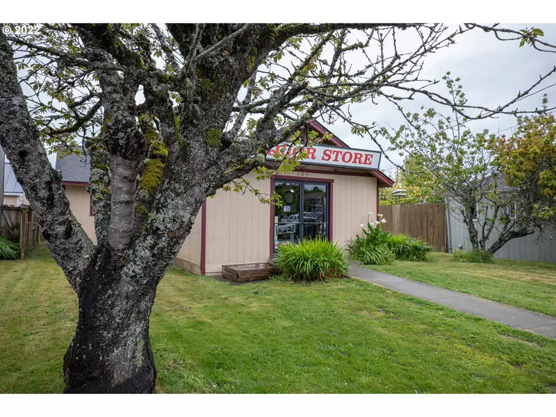 125 N 8TH, Lakeside, OR 97449