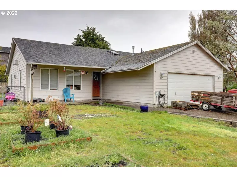 637 Pacific DR, Hammond, OR 97121