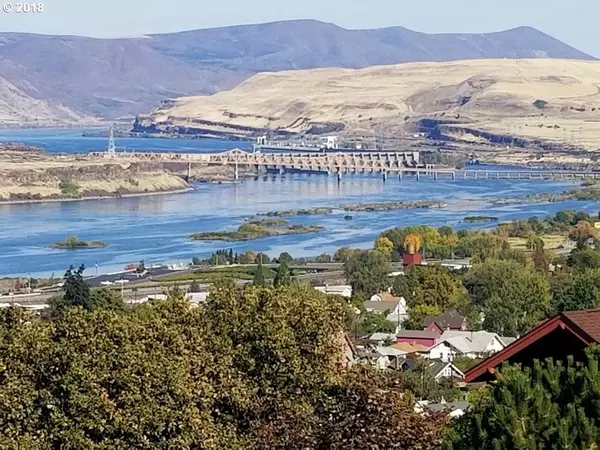 The Dalles, OR 97058,319 E SCENIC DR