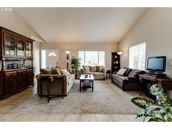 5972 ROMBAUER RD, Eugene, OR 97402