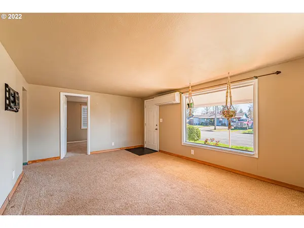 2074 G ST, Springfield, OR 97477