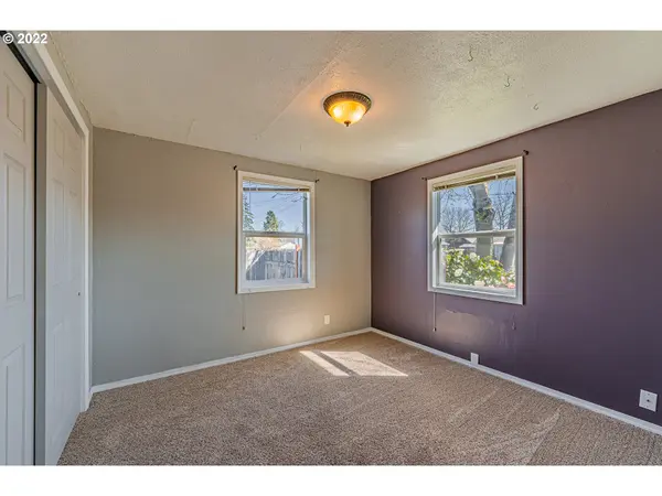 2074 G ST, Springfield, OR 97477