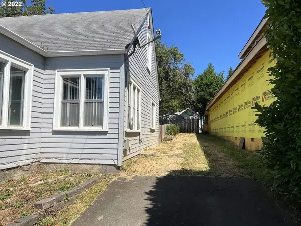 Coquille, OR 97423,664 N ELLIOTT ST