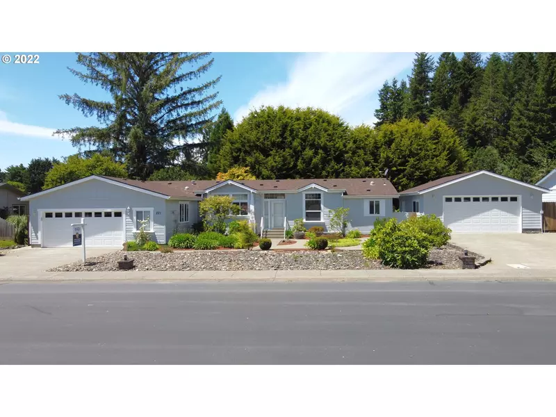 221 Lakeland Dr., Lakeside, OR 97449